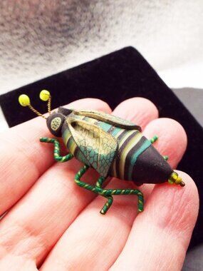 CICADA LOCUST BY ARTIST JULIE ALICE CHAPPELL POLYMER CLAY HAND PAINTED PIN 36